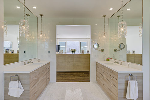 Kent Woodland's luxury rental : bathroom