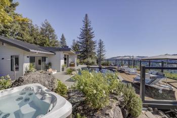 Mt. Tamalpais executive residence hottub and pool